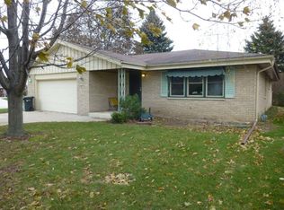 901 Willow Ln, South Milwaukee, WI 53172