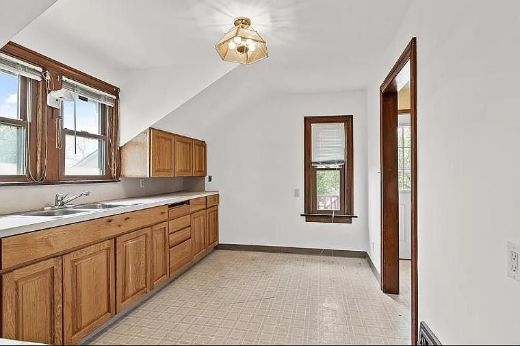 1st image of 62 Jessamine Ave E #2