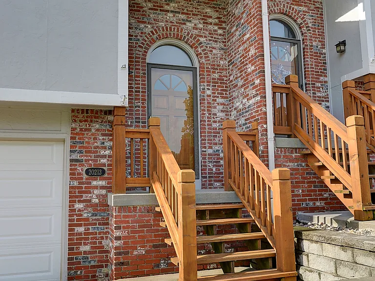 20213 Hopper St — Photo 2