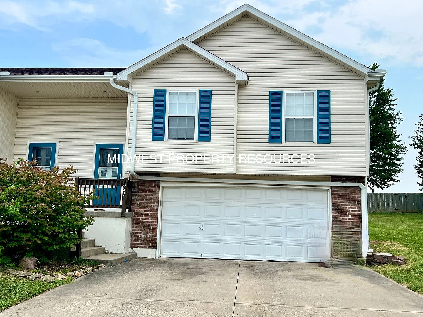 Spacious 3 Bedroom, 2 Bath Townhome available for Lease. — Photo 2