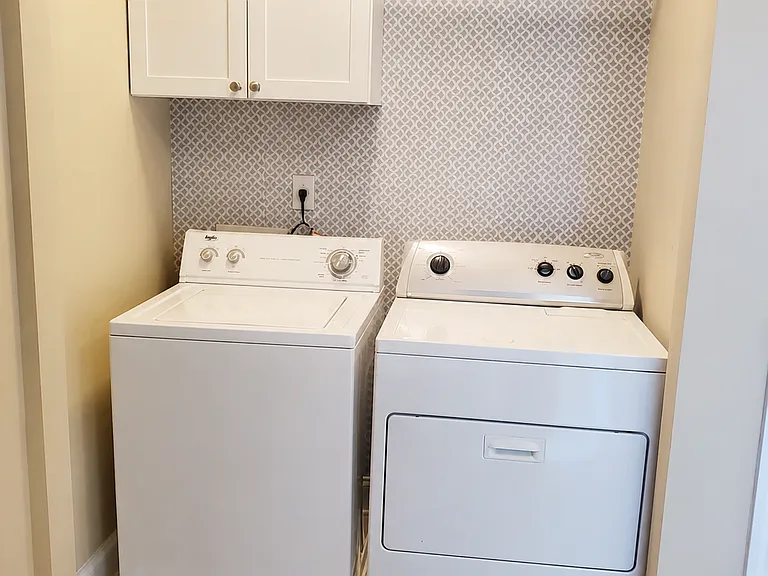 4053 Hartland St — Photo 12