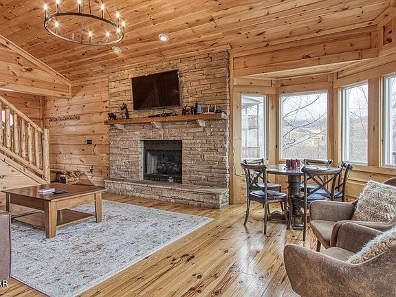 5th image of 943 Crooked Ridge Rd