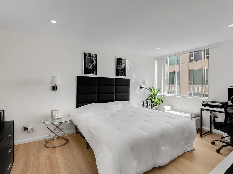 10747 Wilshire Blvd #902 — Photo 11