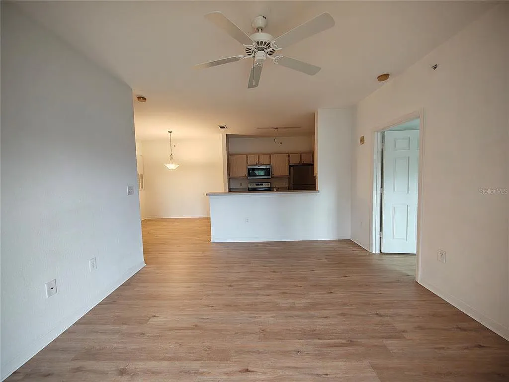 2 bed, 2.0 bath, 1043 sqft, $1,680 — Photo 2