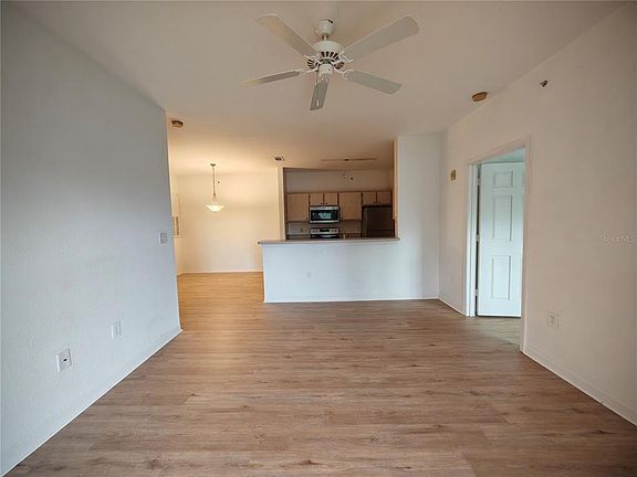 2nd image of 5471 Vineland Rd APT 7308