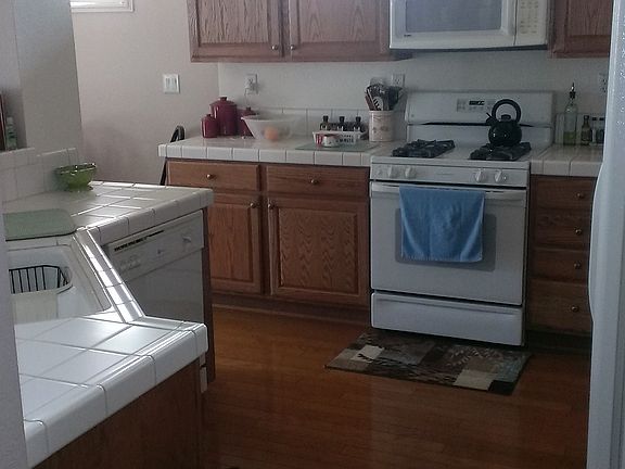 2nd image of 147 Lakefield Ct