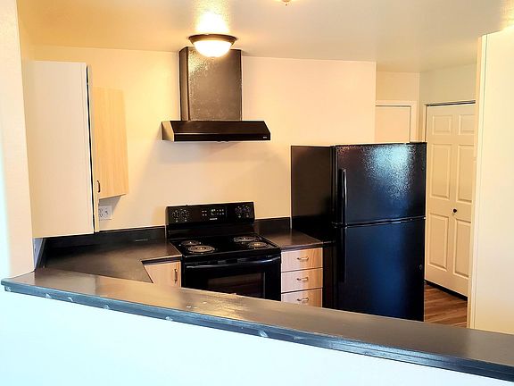 3rd image of 404 E Sunset Dr