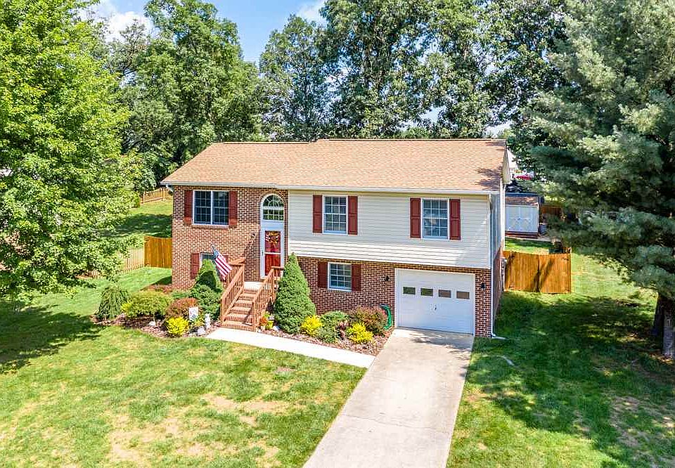 1st image of 1704 Evergreen Dr
