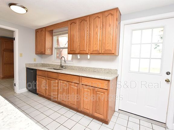 3rd image of 2118 Smithfield Pl