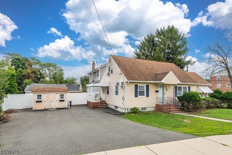 3 bed, 1.5 bath, $3,250 — Photo 2