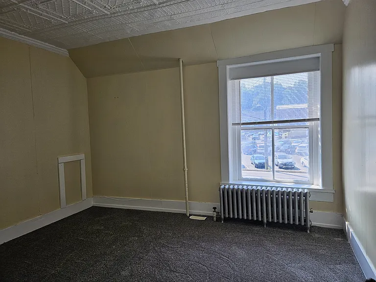 134-136 W High St — Photo 25