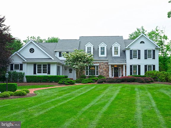 5th image of 105 Muirfield Ct