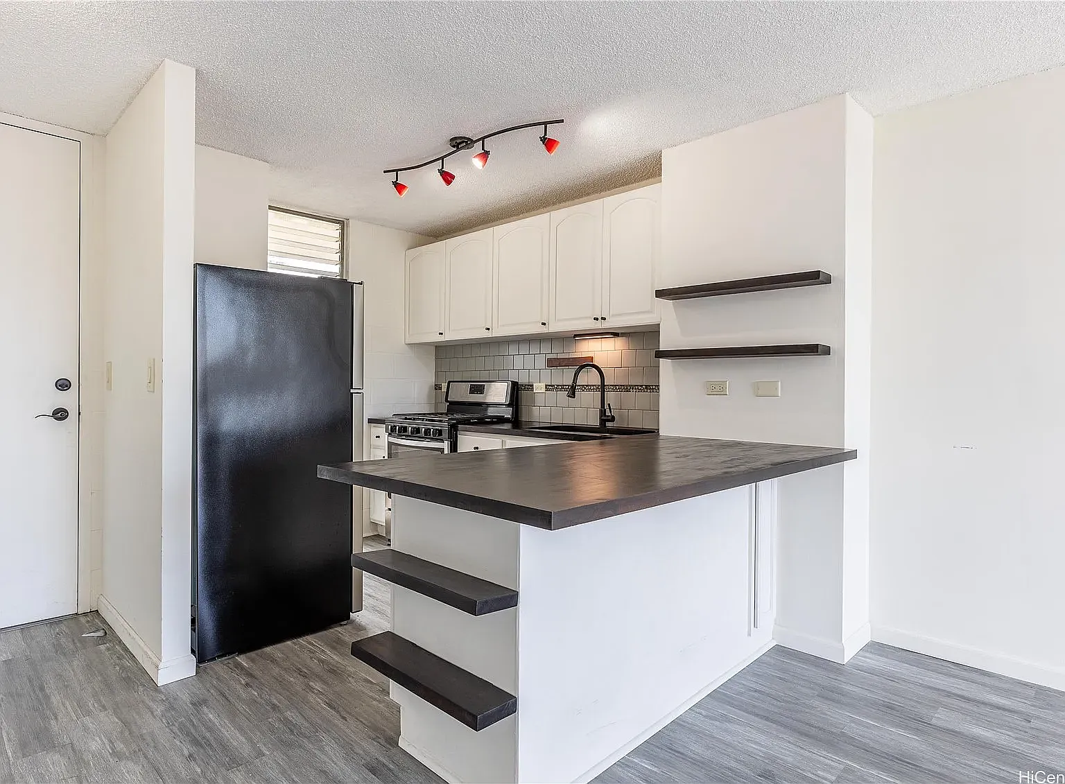 2 bed, 717 sqft, $2,400 — Photo 4
