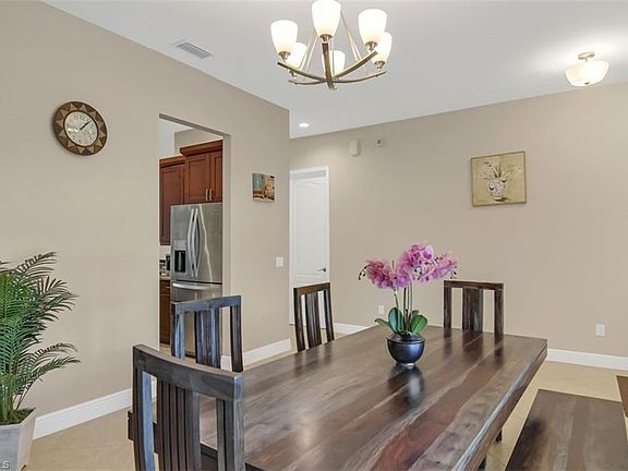 3rd image of 2207 SW 25th St