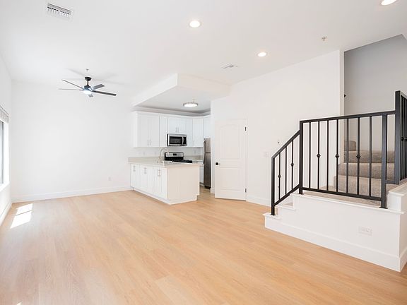 5th image of 1752 N Kingsley Dr APT 101