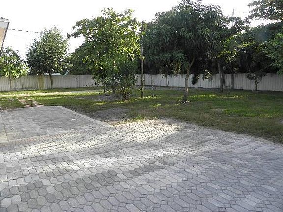 2nd image of 1389 Rainbow Ave