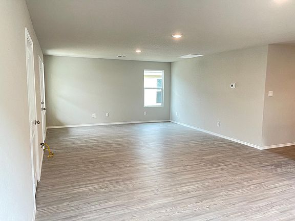 3rd image of 10623 McClintock Dr
