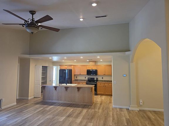 4th image of 109 SW Otter Ct