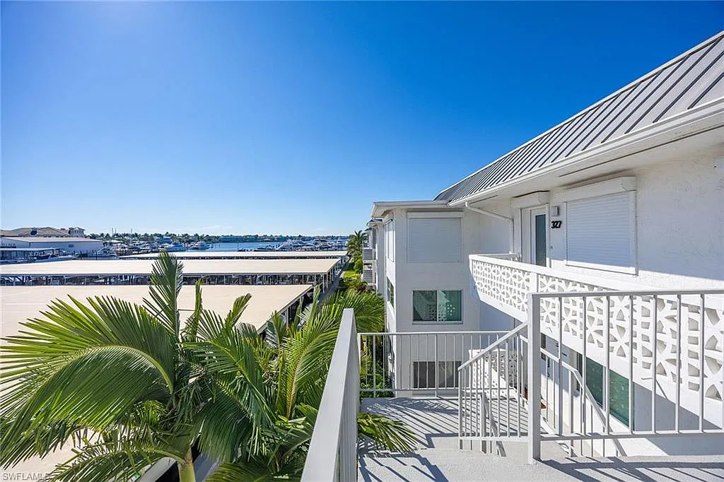 2 bed, 2.0 bath, 1350 sqft, $8,250 — Photo 3