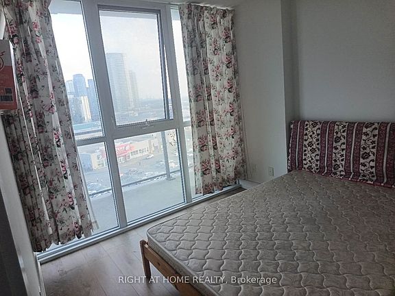 5th image of 150 Fairview Mall Dr #1001
