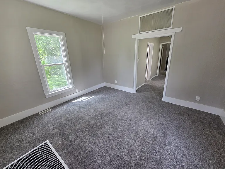 1046 W Maple Ave — Photo 3