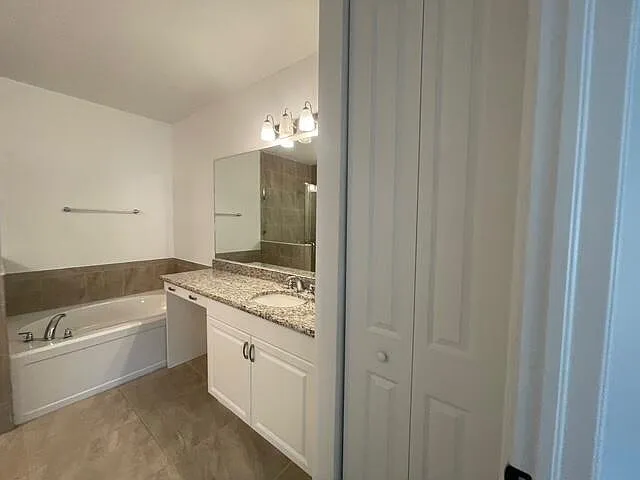 12921 Trevi Isle Dr — Photo 26