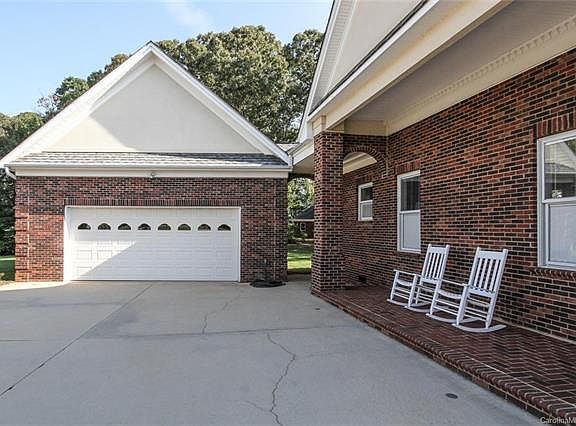 5th image of 504 Hallman Dr