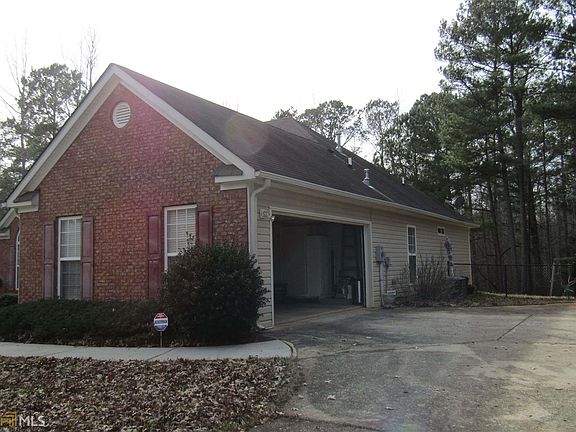 3rd image of 136 River Park Cir