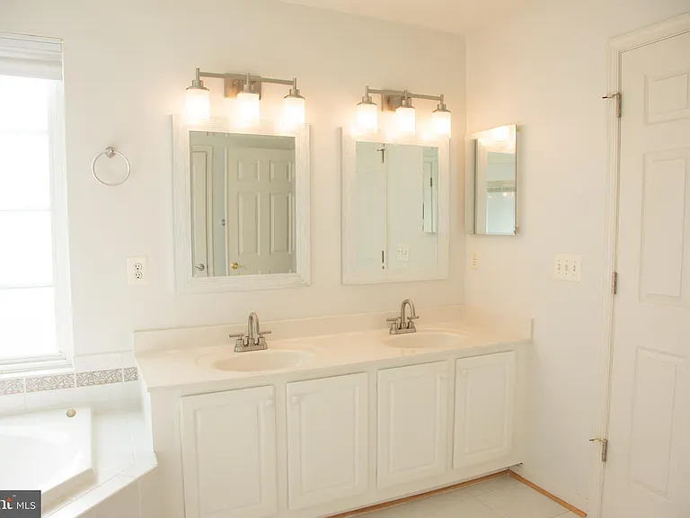 3347 Wilton Crest Ct — Photo 13