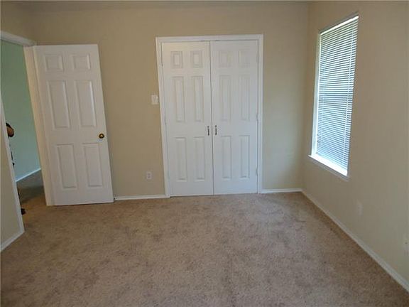 5th image of 213 Marie Ct