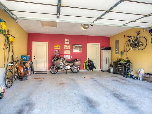 2nd image of 6707 Dillon Dr