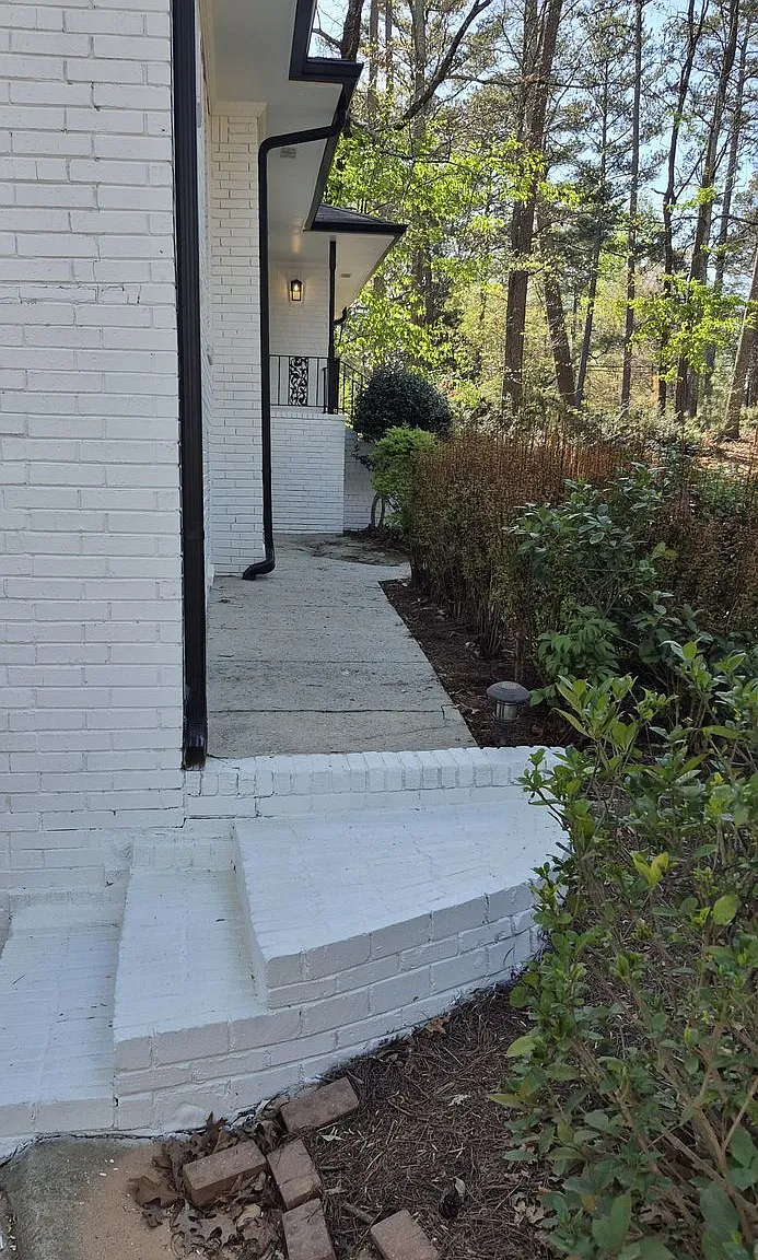 4 bed, 2.0 bath, 3293 sqft, $3,200 — Photo 4