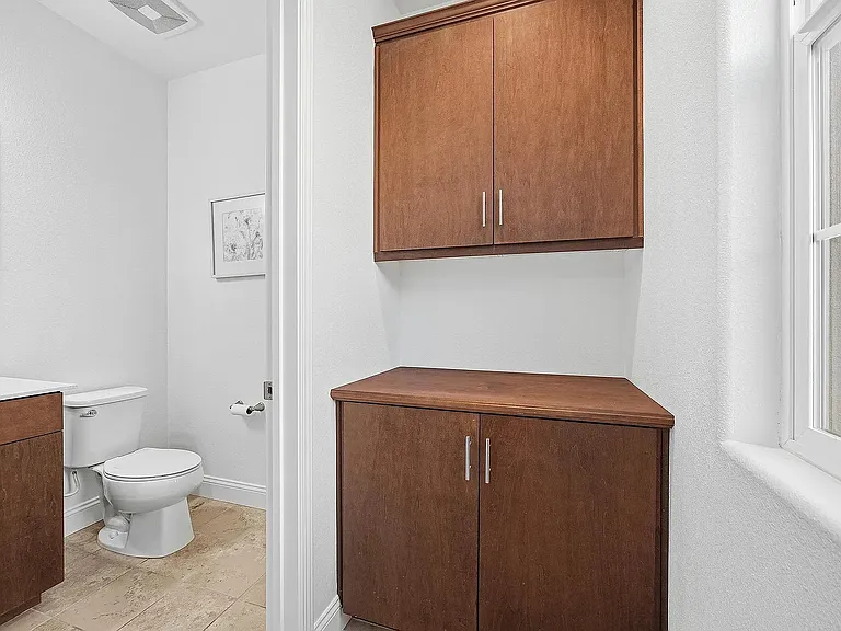 39861 Pelton Ter — Photo 32