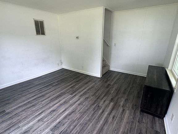 2nd image of 216 E Lincoln St #2