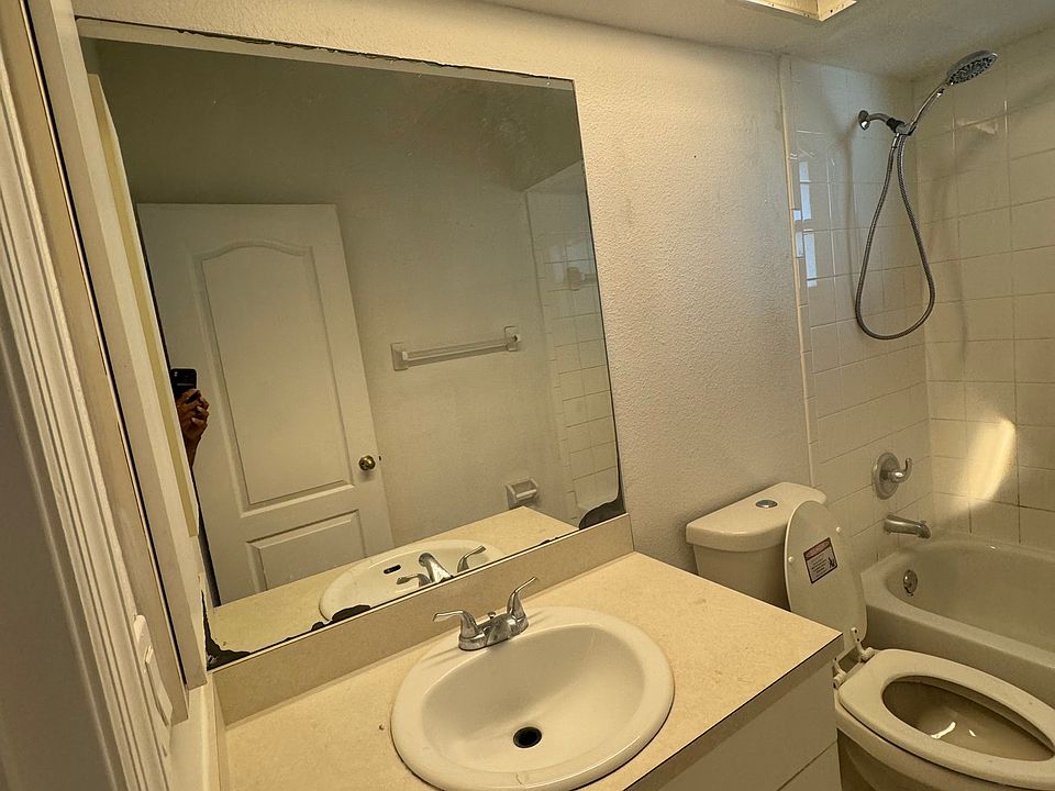 1st image of 1623 SE 9th Ter