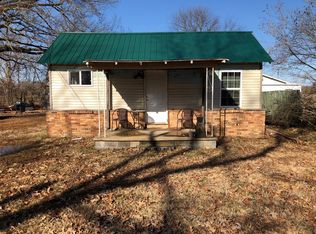 220 W Chestnut St, Puryear, TN 38251