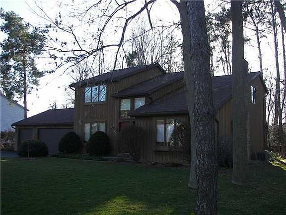 5th image of 24 Pine Brook Cir