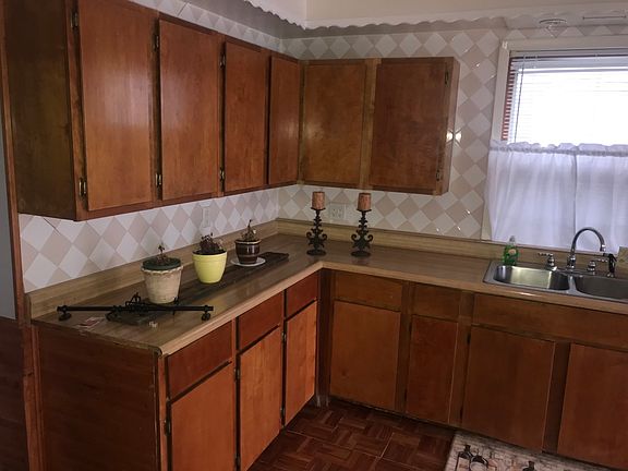 3rd image of 5201 N Ludlam Ave #1