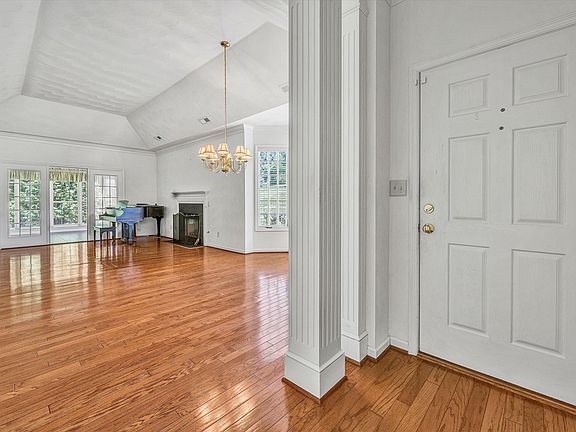 5th image of 3303 Belshire Ct