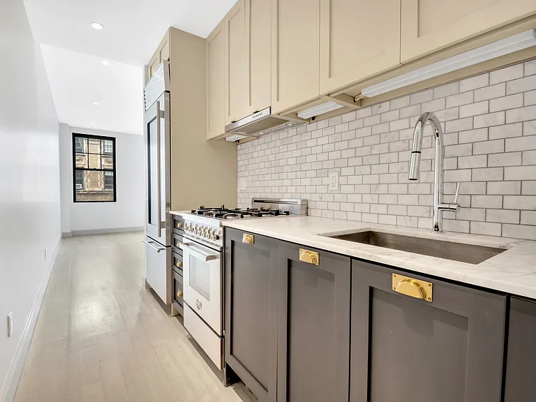 56 W 11th St #5RE — Photo 4
