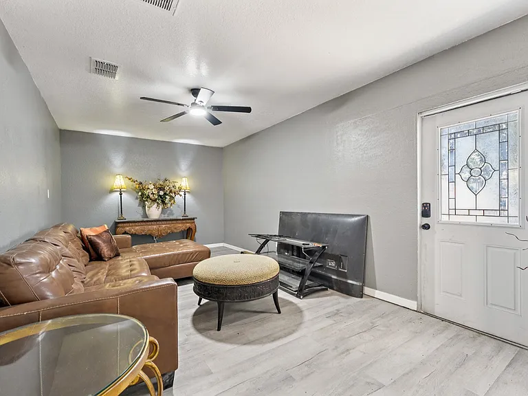 465 Rio Grande Ln #B — Photo 6