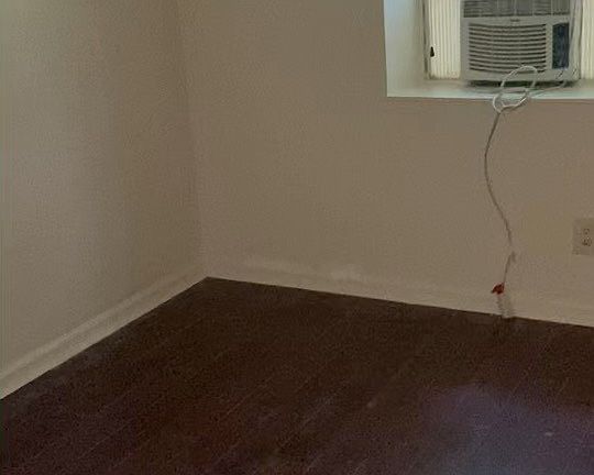 5th image of 3896 Parklane Dr