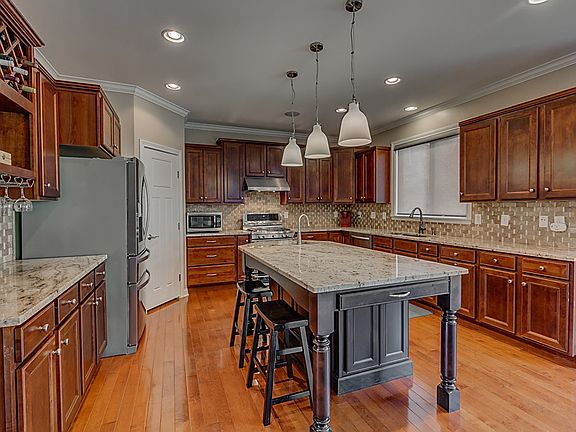 3rd image of 188 Grant Park Dr