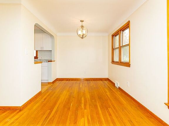 5th image of 7584 Malibu Dr