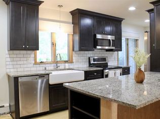 7500 N Seneca Rd, Fox Pt, WI 53217