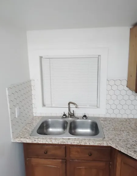 914 SW 8th Ave — Photo 6