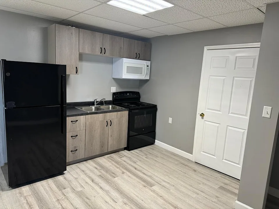 300 Church St #5