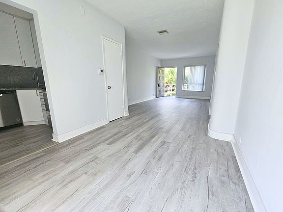 2nd image of 701 NE 16th Ave #11122952
