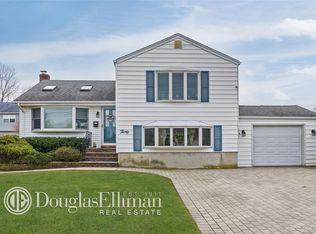 30 Young St, West Babylon, NY 11704