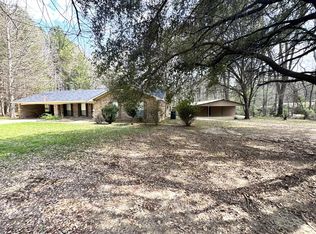 6 Winding Creek Rd, Natchez, MS 39120